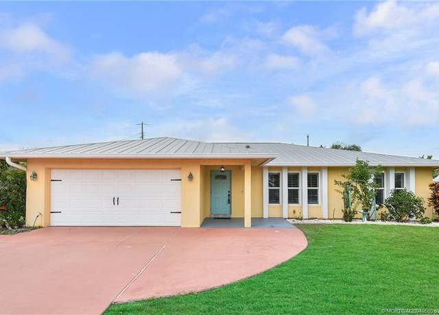 Property at 714 SE Madison Ave, Stuart, FL 34994, 3 beds, 2 baths