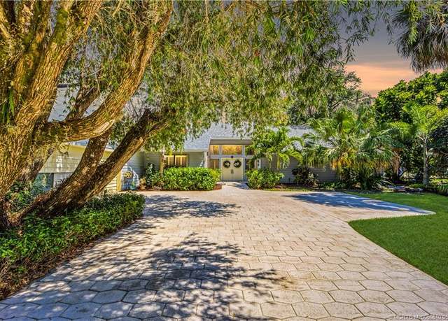 Property at 8 Kingston Ct, Stuart, FL 34996, 4 beds, 2.5 baths