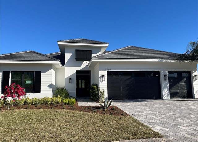 Property at 207 SE Bella Strano, Port Saint Lucie, FL 34984, 4 beds, 4.5 baths