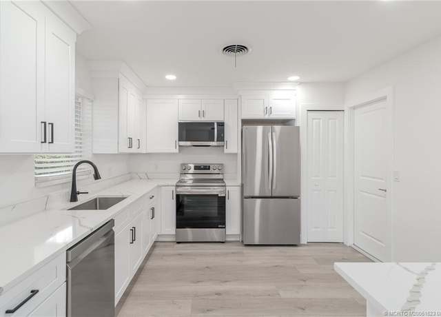Property at 1030 SE Dolphin Dr, Stuart, FL 34996, 3 beds, 2 baths