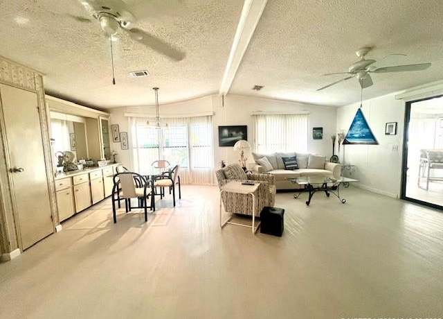 Property at 6221 S Ironwood Ln, Lantana, FL 33462, 2 beds, 2 baths