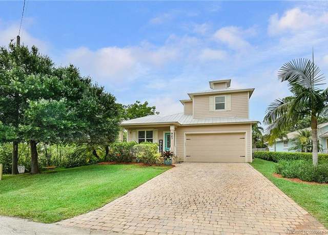 Property at 923 SW 29th St, Palm City, FL 34990, 3 beds, 2.5 baths