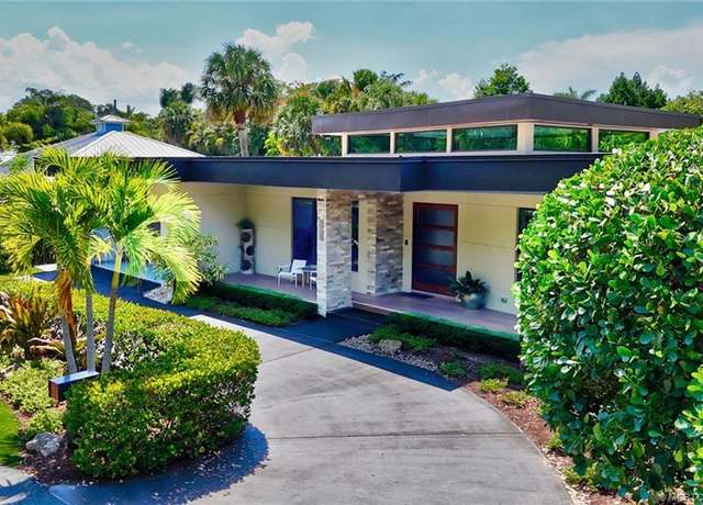 Property at 314 SE Pelican Dr, Stuart, FL 34996, 3 beds, 2.5 baths