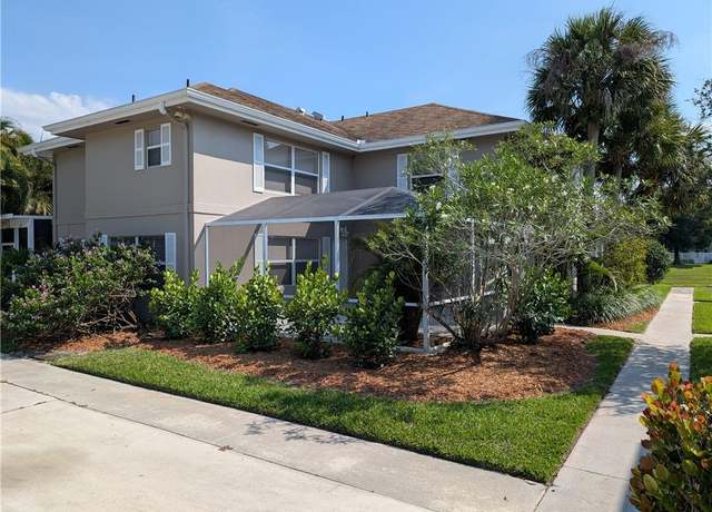 Property at 3523 SW Sunset Trace Cir, Palm City, FL 34990, 2 beds, 2.5 baths