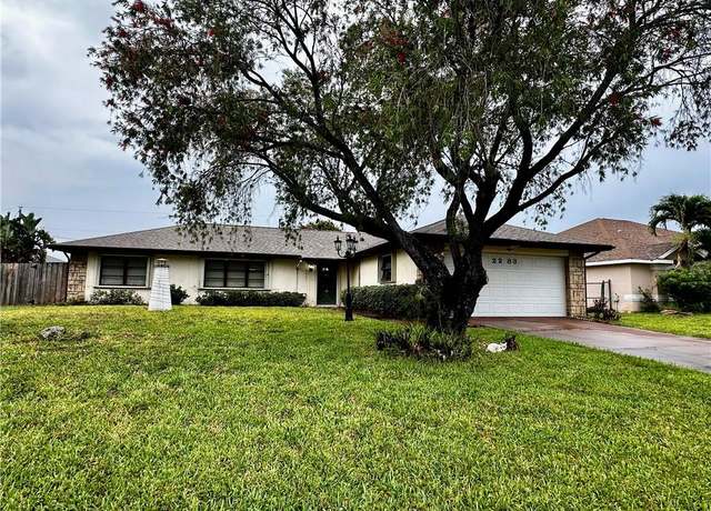 Property at 2283 SE Gaslight St, Port Saint Lucie, FL 34952, 3 beds, 2 baths