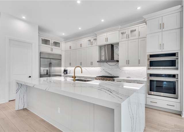 Property at 2989 SW Goldenglow Dr, Palm City, FL 34990, 5 beds, 6 baths