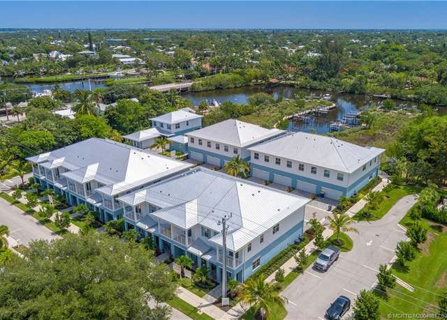 Property at 4701 SE Manatee Way, Stuart, FL 34997, 3 beds, 2.5 baths