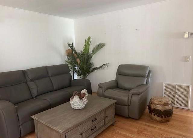 Property at 6311 Dogwood Ln, Lantana, FL 33462, 2 beds, 2 baths