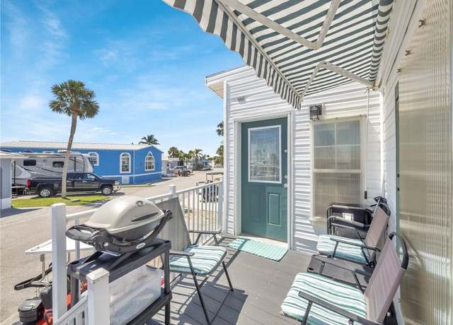 Property at 948 Nettles Blvd, Jensen Beach, FL 34957, 2 beds, 2 baths