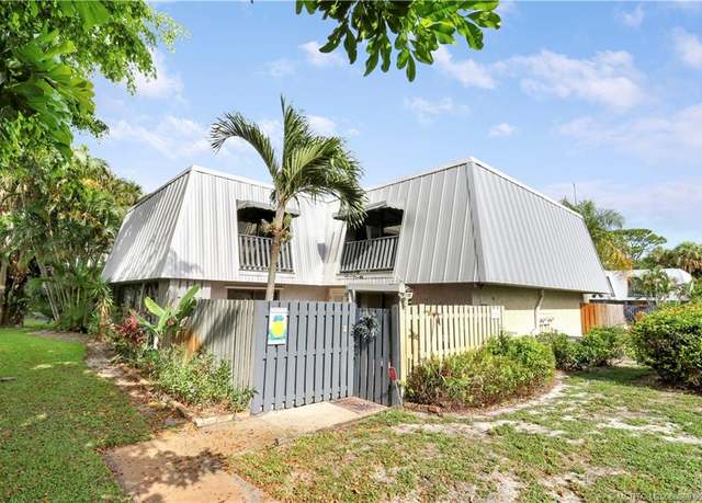 Property at 3836 SE Jefferson St, Stuart, FL 34997, 2 beds, 2.5 baths