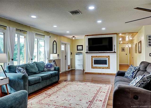 Property at 1776 NW Palmetto Ct, Stuart, FL 34994, 5 beds, 2 baths