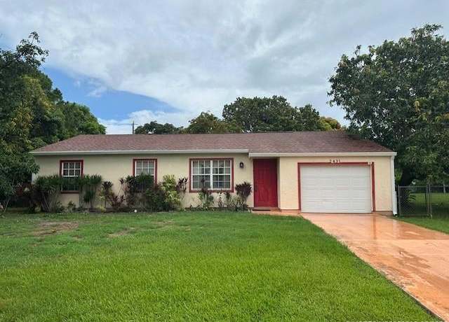 Property at 2431 SE Robin Cir, Port Saint Lucie, FL 34952, 3 beds, 2 baths