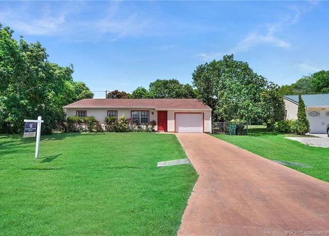Property at 2431 SE Robin Cir, Port St Lucie, FL 34952, 3 beds, 2 baths