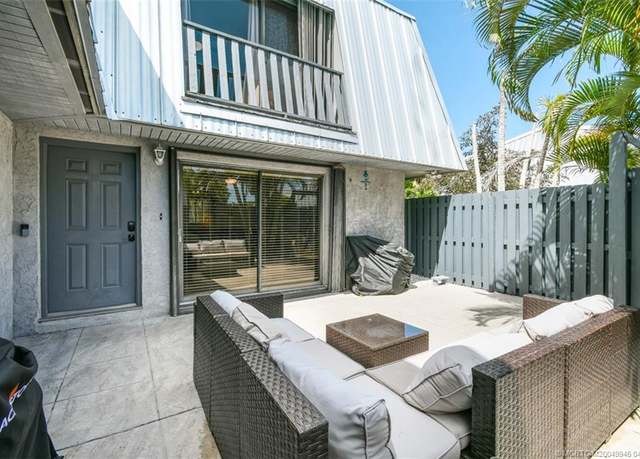 Property at 3856 SE Jefferson St, Stuart, FL 34997, 2 beds, 2.5 baths