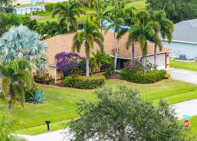 Property at 2050 SE North Blackwell Dr, Port St Lucie, FL 34952, 4 beds, 2 baths