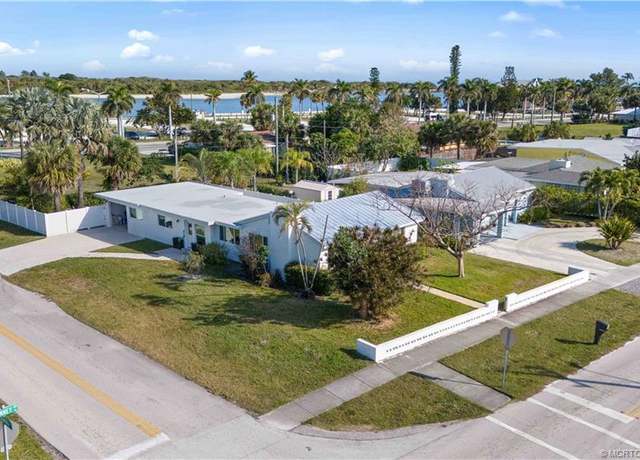 Property at 1702 Binney Dr, Fort Pierce, FL 34949, 3 beds, 2.5 baths