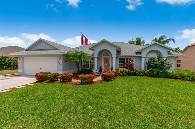 1901 NE Steven Ave, Jensen Beach, FL 34957 | MLS# M20012704 | Redfin