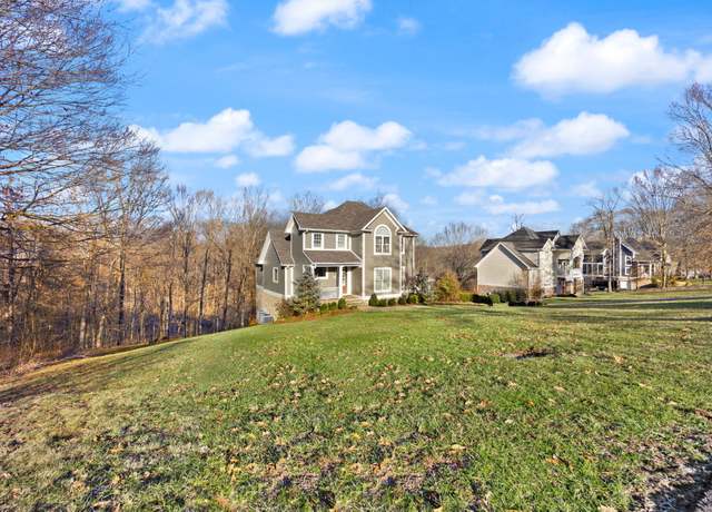 Property at 522 Lakeview Dr, Jamestown, KY 42629, 4 beds, 3.5 baths