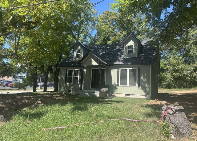 Property at 220 Newcomb Ave, Mt Vernon, KY 40456, 3 beds, 2.5 baths