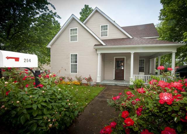 Property at 204 South Walnut St, Wilmore, KY 40390, 4 beds, 2.5 baths