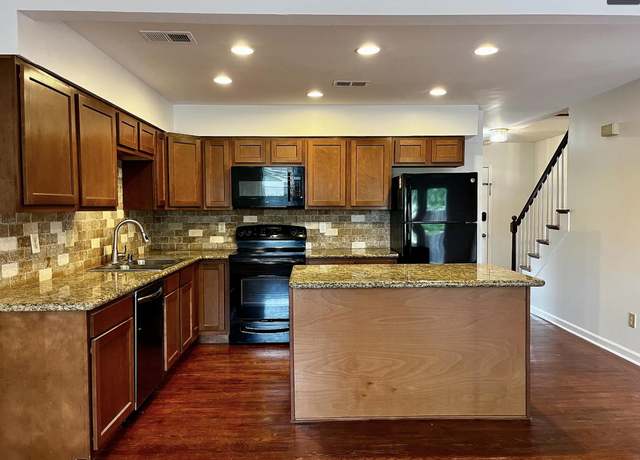 Property at 3412 Laredo Dr, Lexington, KY 40517, 3 beds, 3 baths