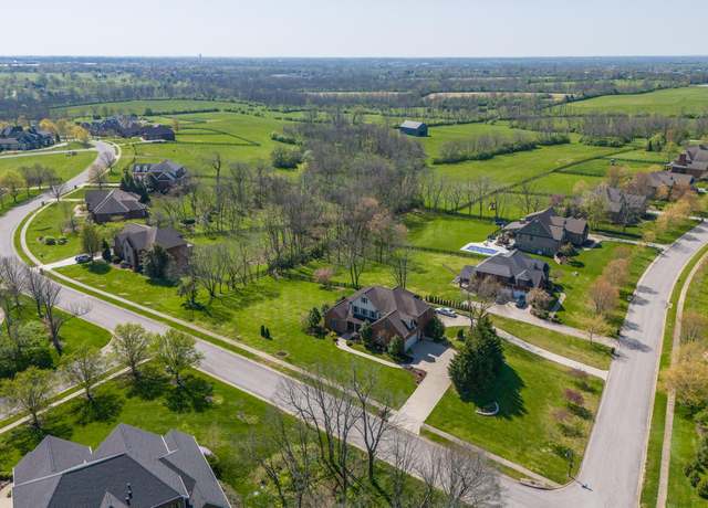 Property at 300 Stonegate Dr, Nicholasville, KY 40356, 5 beds, 4 baths