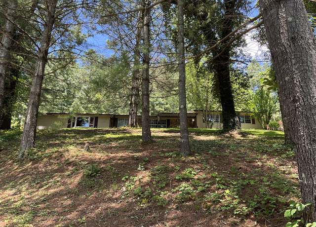 Property at 412 Goose Hollow Rd, Manchester, KY 40962, 4 beds, 2.5 baths