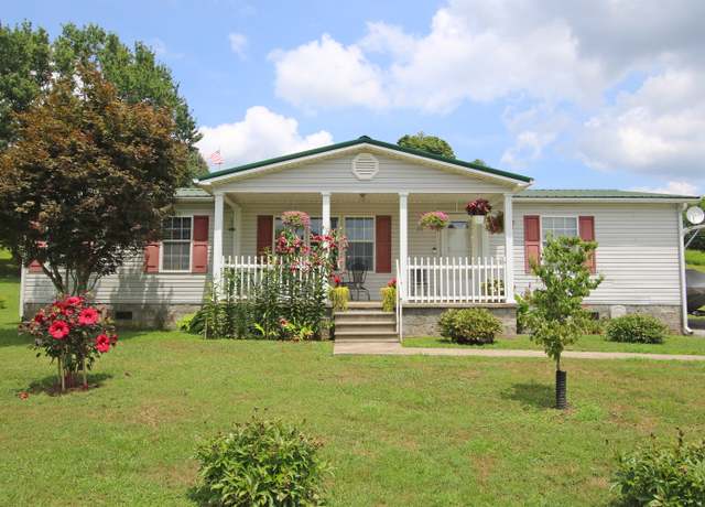 Property at 28 Chestnut St, Crab Orchard, KY 40419, 3 beds, 2 baths