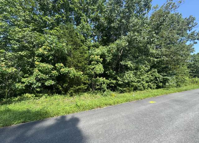 Property at 32 Hickory Dr, Russell Springs, KY 42642