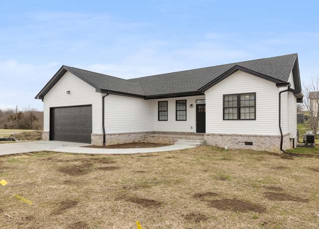 Property at 1025 East Main St, Danville, KY 40422, 3 beds, 2 baths