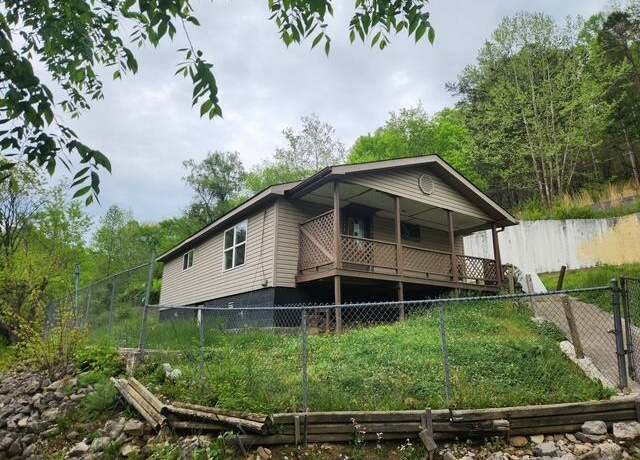 Property at 30 Moonlight Hl, Hazard, KY 41701, 3 beds, 1 bath