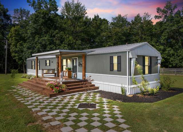 Property at 1100 Doublegate Rd, Jeffersonville, KY 40337, 3 beds, 2 baths