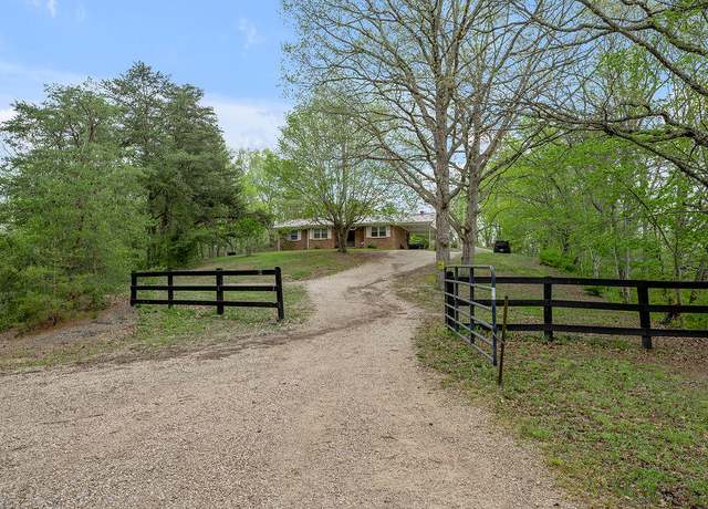 Property at 1350 Old Fox Rd, Irvine, KY 40336, 3 beds, 1 bath