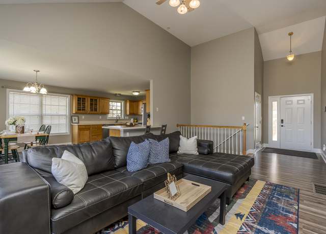Property at 7006 Paddock Loop, Lawrenceburg, KY 40342, 3 beds, 2 baths
