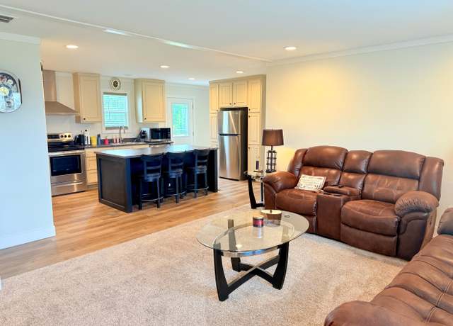Property at 150 Village Ln, Russell Springs, KY 42642, 3 beds, 2 baths