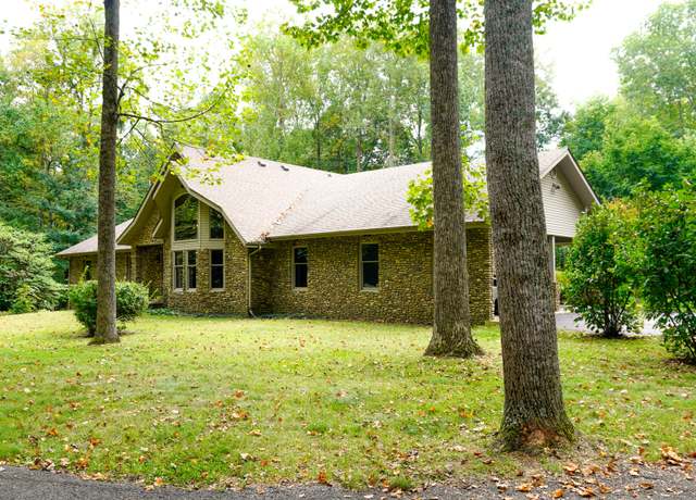 Property at 100 Rippetoe Woods Ln, Russell Springs, KY 42642, 5 beds, 4 baths