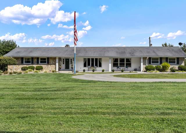 Property at 2509 Mount Sterling Rd, Winchester, KY 40391, 4 beds, 3.5 baths