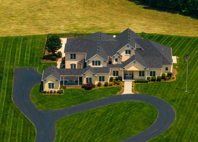Property at 444 Sparks Ave, Jamestown, KY 42629, 5 beds, 5 baths