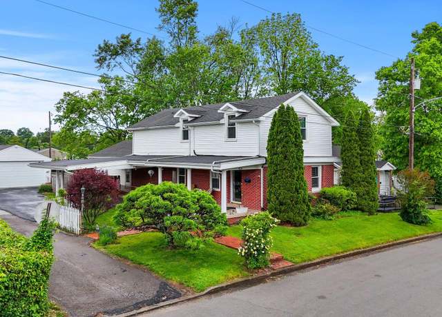Property at 504 West College St, Georgetown, KY 40324, 3 beds, 2 baths