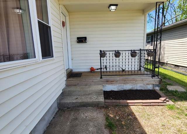 Property at 8 1/2 1st St, Winchester, KY 40391, 4 beds, 1 bath