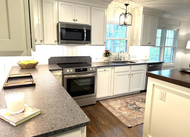 Property at 561 Albany Rd, Lexington, KY 40502, 3 beds, 2.5 baths