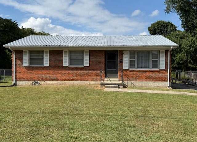 Property at 120 Phillips St, Berea, KY 40403, 3 beds, 1.5 baths