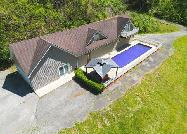 Property at 187 Sinnette, Greenup, KY 41144, 3 beds, 2 baths