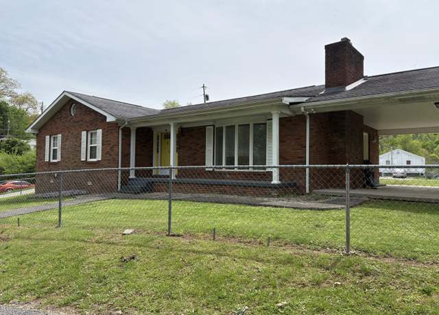 Property at 102 Locust St, Manchester, KY 40962, 3 beds, 2 baths