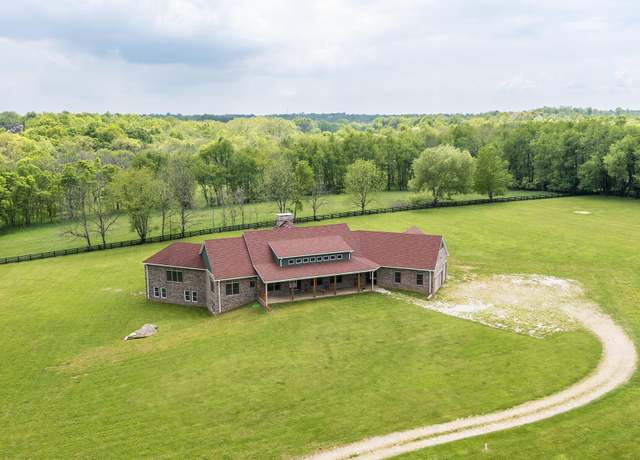 Property at 1599 Woodlake Rd, Midway, KY 40347, 5 beds, 3.5 baths