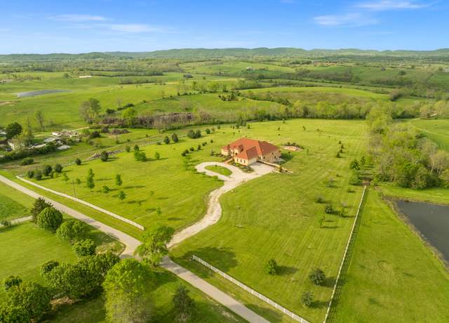 Property at 406 Halcomb Ln, Paint Lick, KY 40461, 5 beds, 6 baths