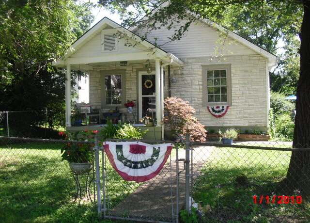 Property at 113 Phillips St, Frankfort, KY 40601, 2 beds, 1 bath