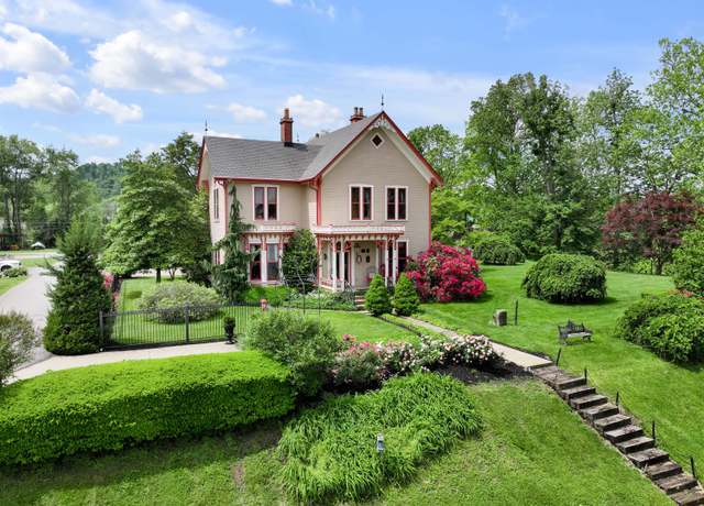 Property at 1023 Riverside Dr, Greenup, KY 41144, 6 beds, 4 baths