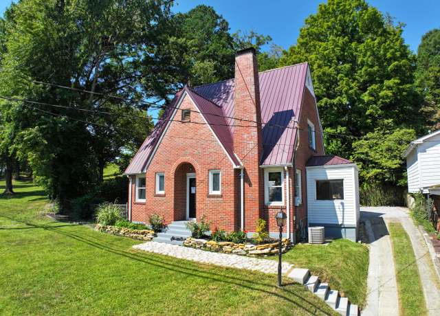 Property at 291 Main St, Irvine, KY 40336, 3 beds, 2.5 baths