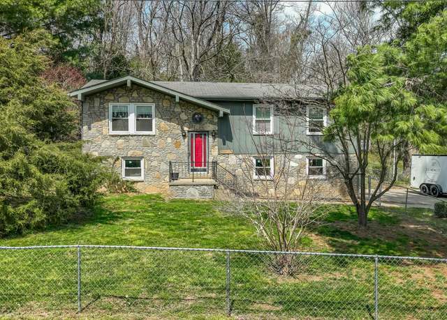 Property at 109 Herndon St, Berea, KY 40403, 4 beds, 2 baths